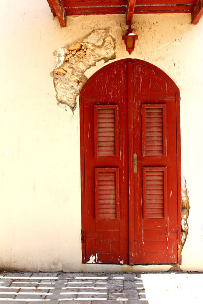 Red door at Protestant Church Oranjestad