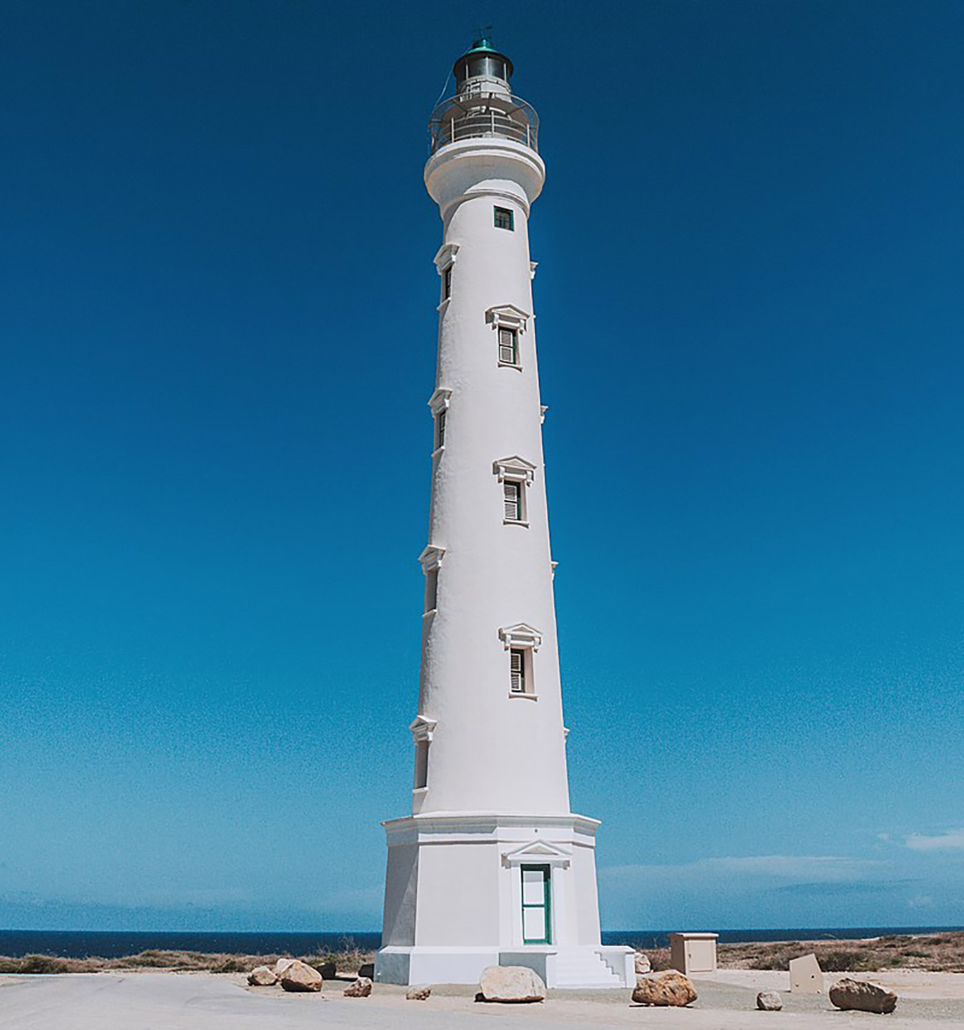800px-California_Lighthouse_by_Day